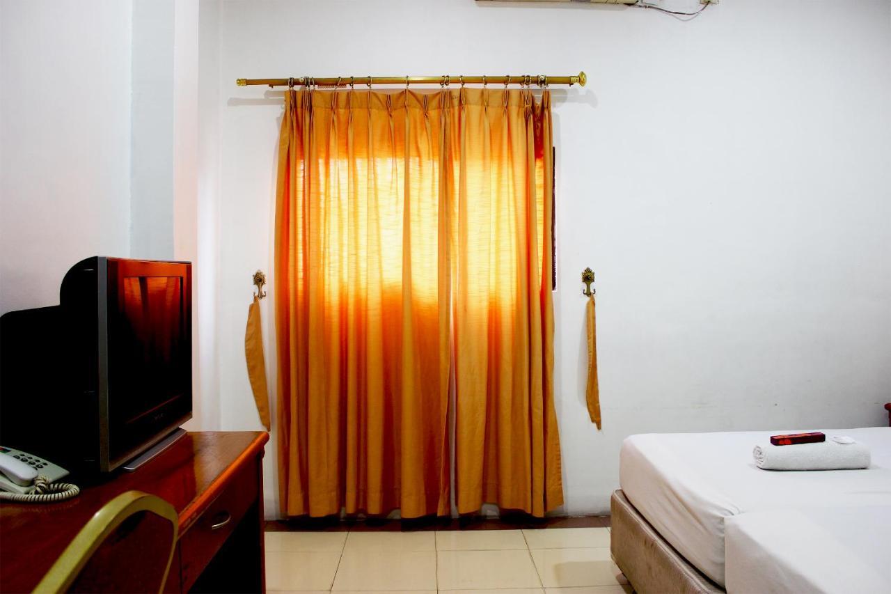 Sabrina Hotel Sisingamangaraja Pekanbaru Exterior foto